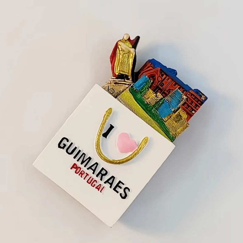 Sa98009928c0f4e0eb87d822a8c1c84f4L Ímã de Geladeira 3D Guimarães Portugal — Lembrança Turística Pintada à Mão
