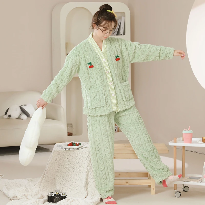 Autumn and winter new evening dress warm V-neck cardigan cut flannel plush 280k thick pajamas women coral velvet home suit