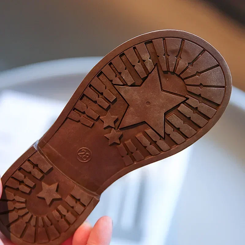 Рисунок 4 - Модные высокие ботинки для девочек