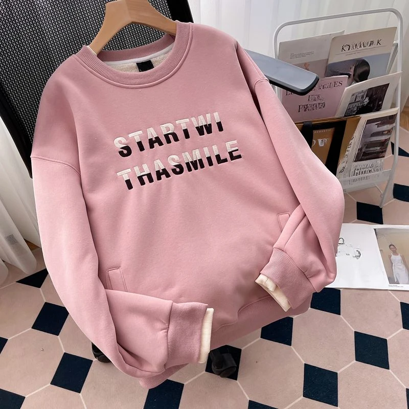 Рисунок 5 - Женская толстовка с Вышивкой Букв EBAIHUI