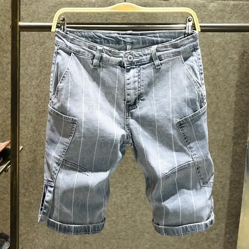 thumbnail image 1 of Pantalones cortos de mezclilla para hombre, largos, con bolsillos, pantalones vaqueros cortos para hombre, bermudas de verano, elásticos, con botones, estilo Harajuku, de diseñador vintage, 1 of 5