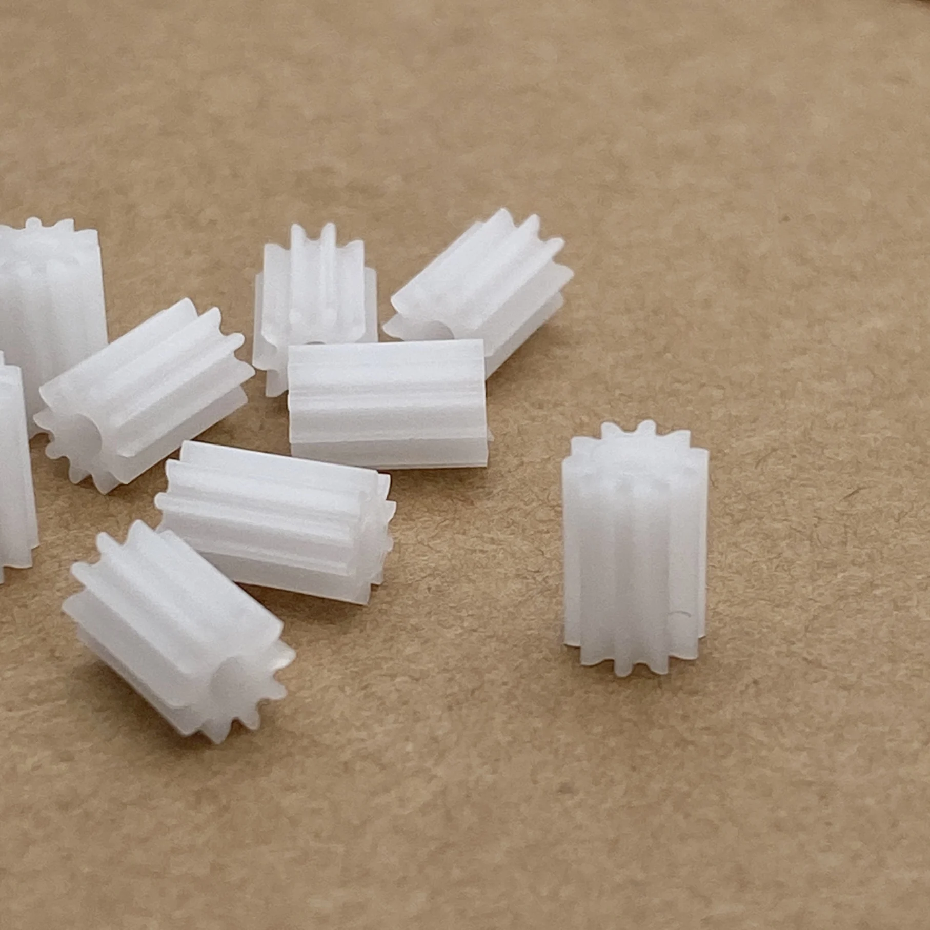 0.5M 10T 1.95MM 2MM Plastic Spindle Gear 9mm Thickness DIY Model Toy Accessories