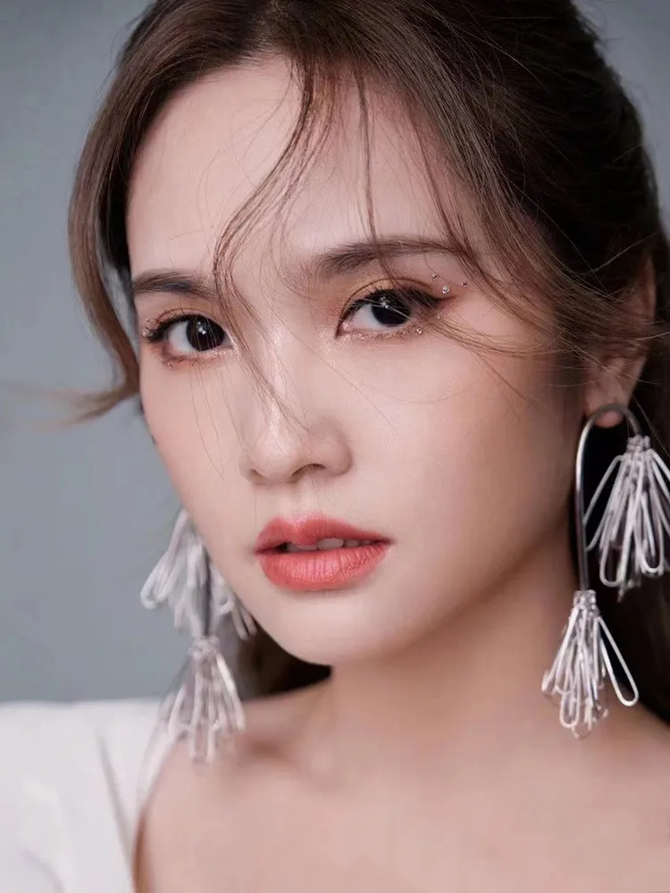 

European and American exaggerated personality tassel double head loose needle earrings