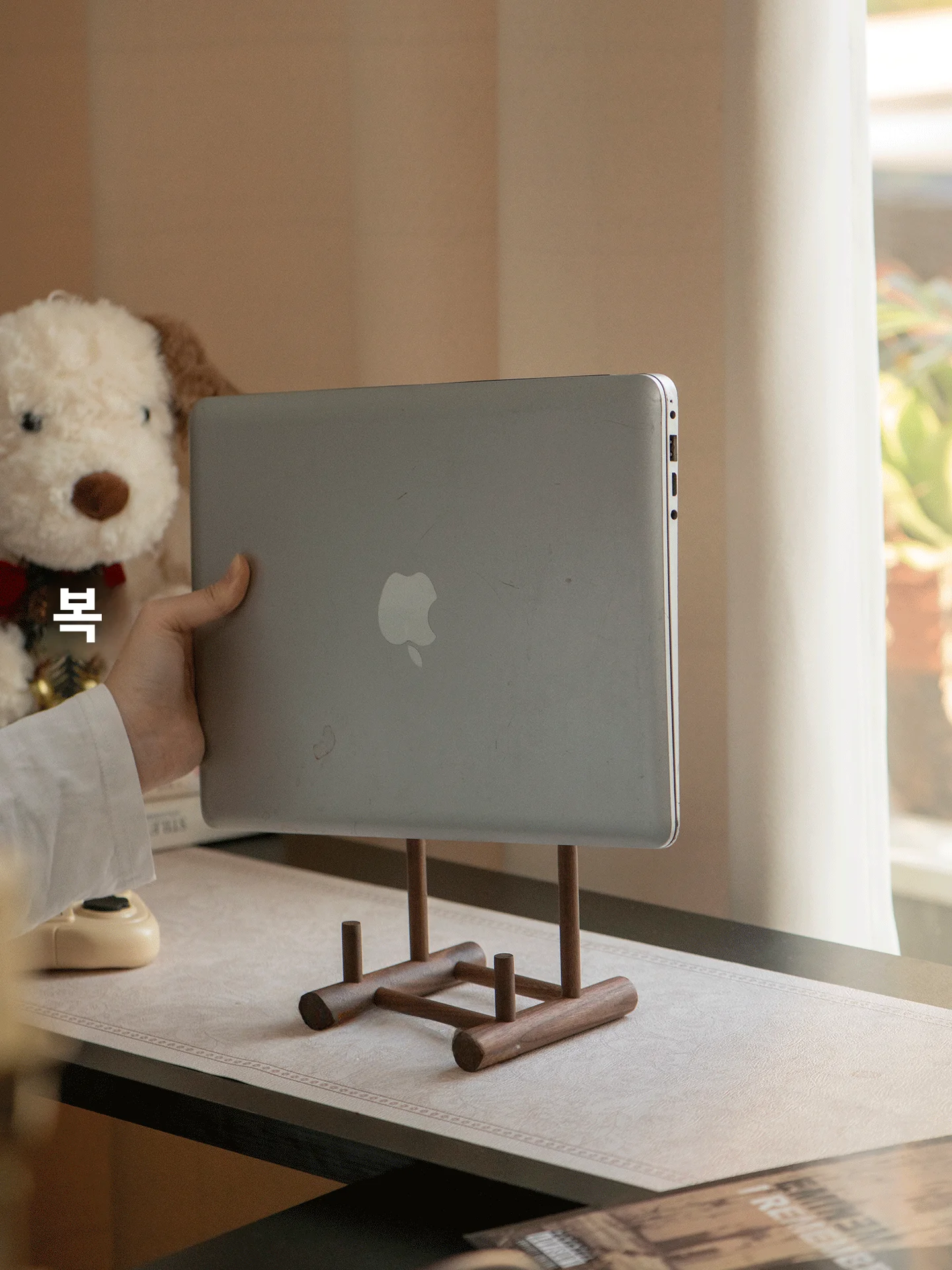 휴대용 노트북 스탠드 블랙 월넛 원목 수납 디스플레이 랙 (노트북, 태블릿, 데스크탑용) 높이 조절 가능 모바일 홀더