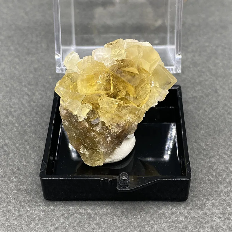 100%  Natural yellow fluorite Mineral Specimens Stones and Crystals Healing Crystal from Spain  +Box size:35*35*35 mm