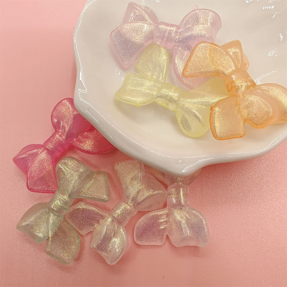 10pcs 33mm * 24mm 아크릴 나이트 글로우 스파클링 파우더 보우 비즈 전화 체인 쥬얼리 액세서리 빛나는 Bowknot
