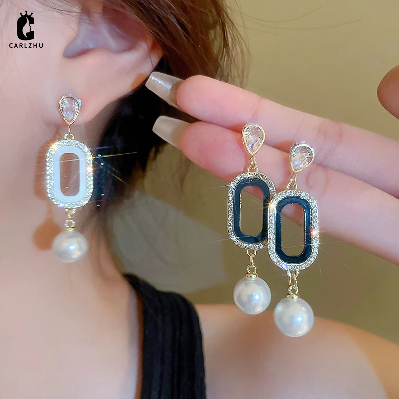 

Элегантные женские серьги-подвески с овальным жемчугом и бахромой