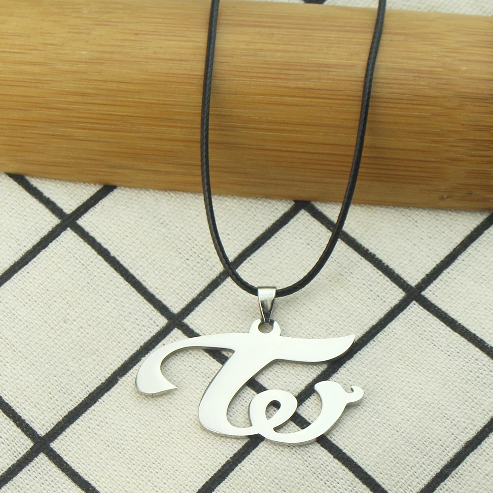 Free Shipping Kpop Group Twice W Logo Necklace Titanium