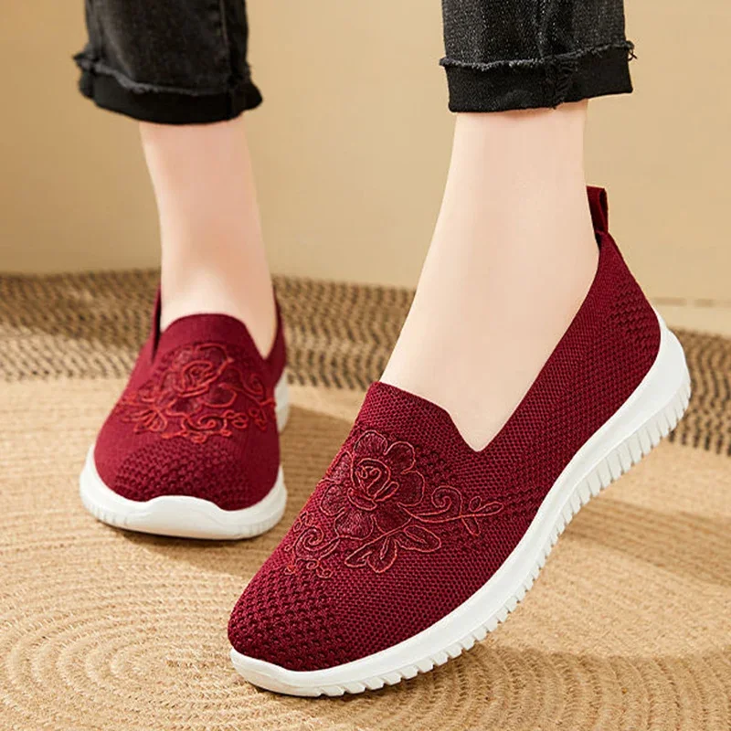 2025 New Floral Embroidered Flats Shoes Women Spring Summer Slip On Soft Sole Mother Shoes Woman Comfort Knitted Casual Shoes