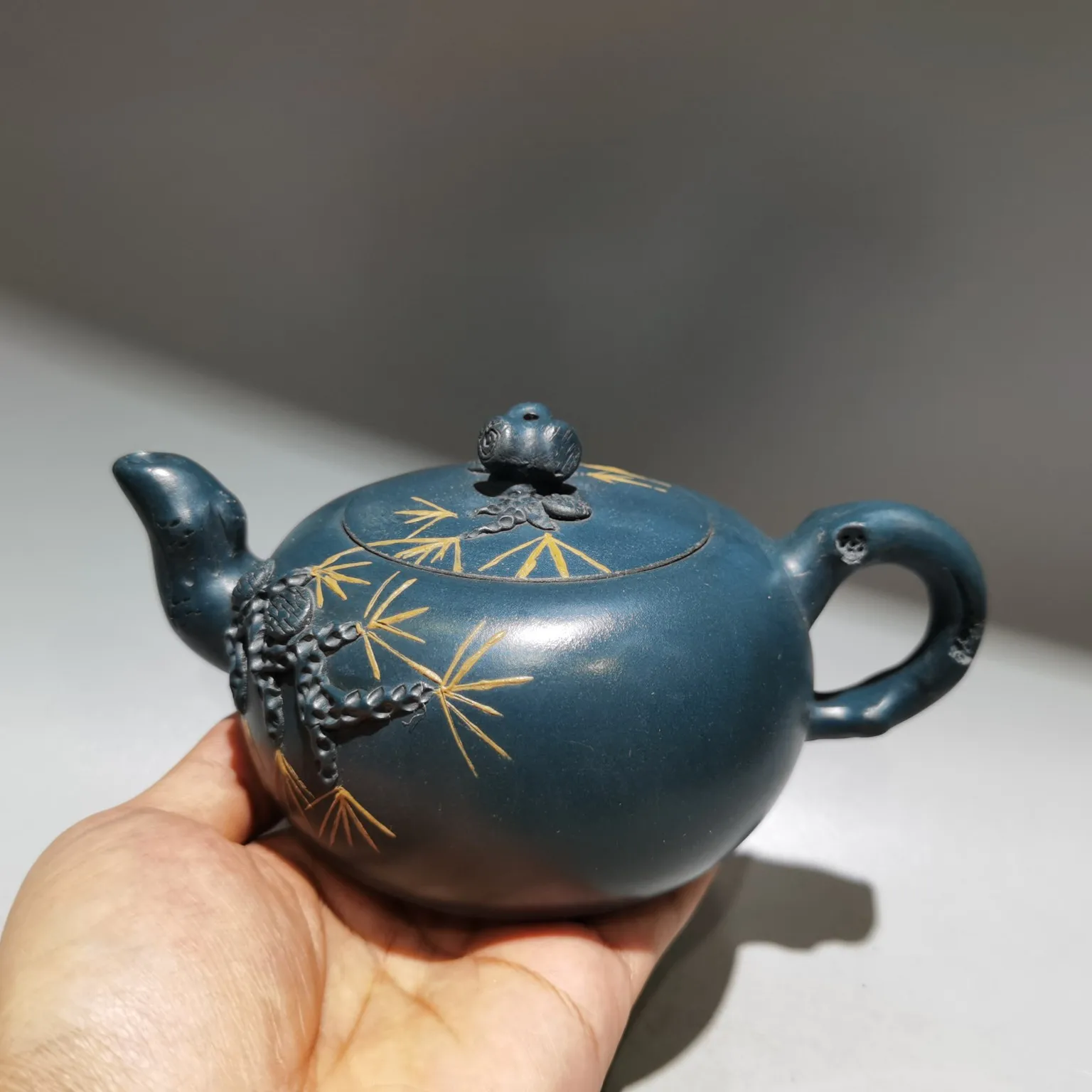 

7"Chinese Yixing Purple Clay Pot Pine needle Pine branch pattern Kettle Teapot Blue Mud Office Ornaments Amass wealth