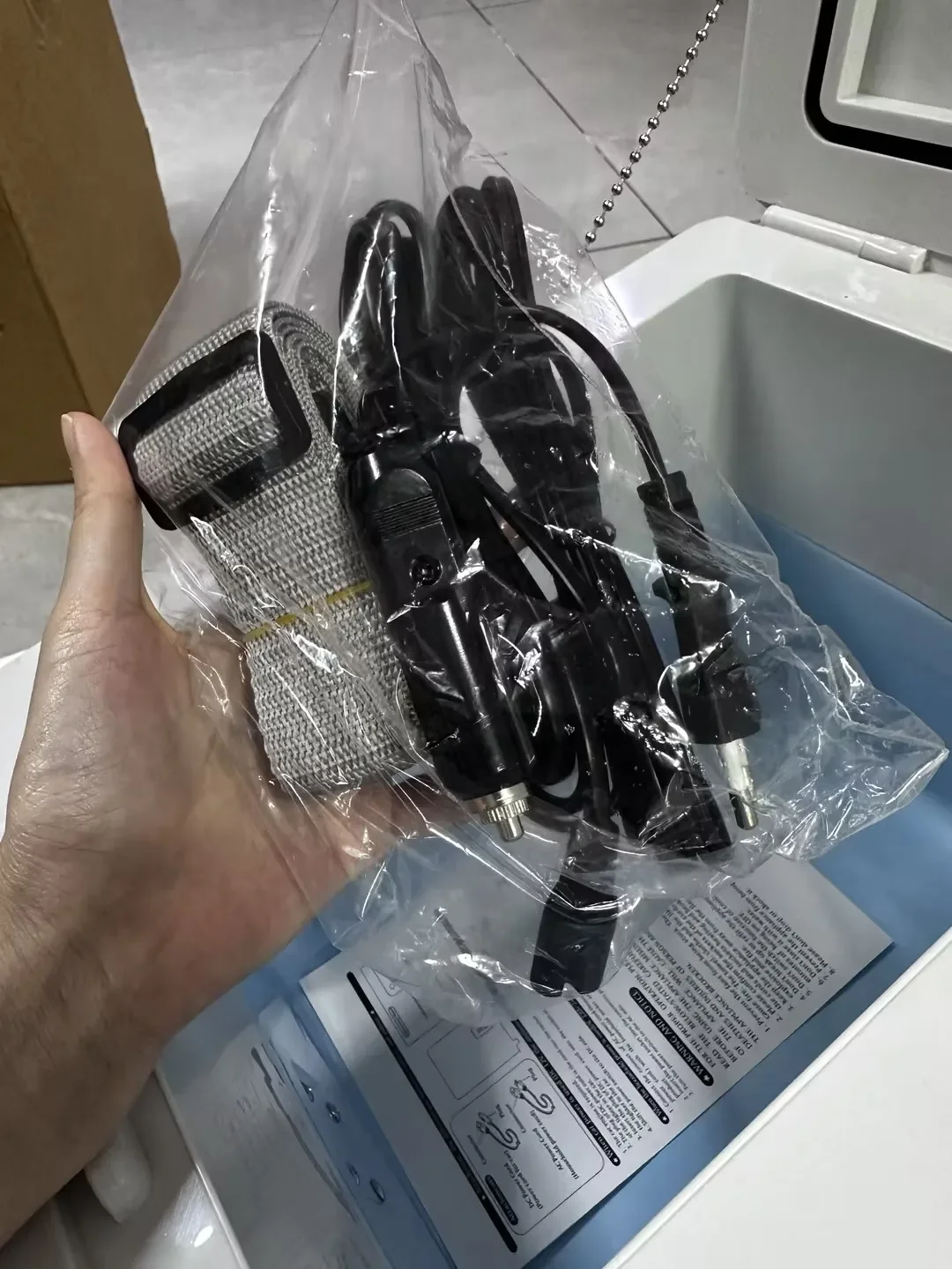 베스트셀러 가정용 AC220V 차량용 DC12V 12L 차량 냉장고 차량/가정 겸용 455X245X295mm 디지털 디스플레이 온도 조절 가능 모델