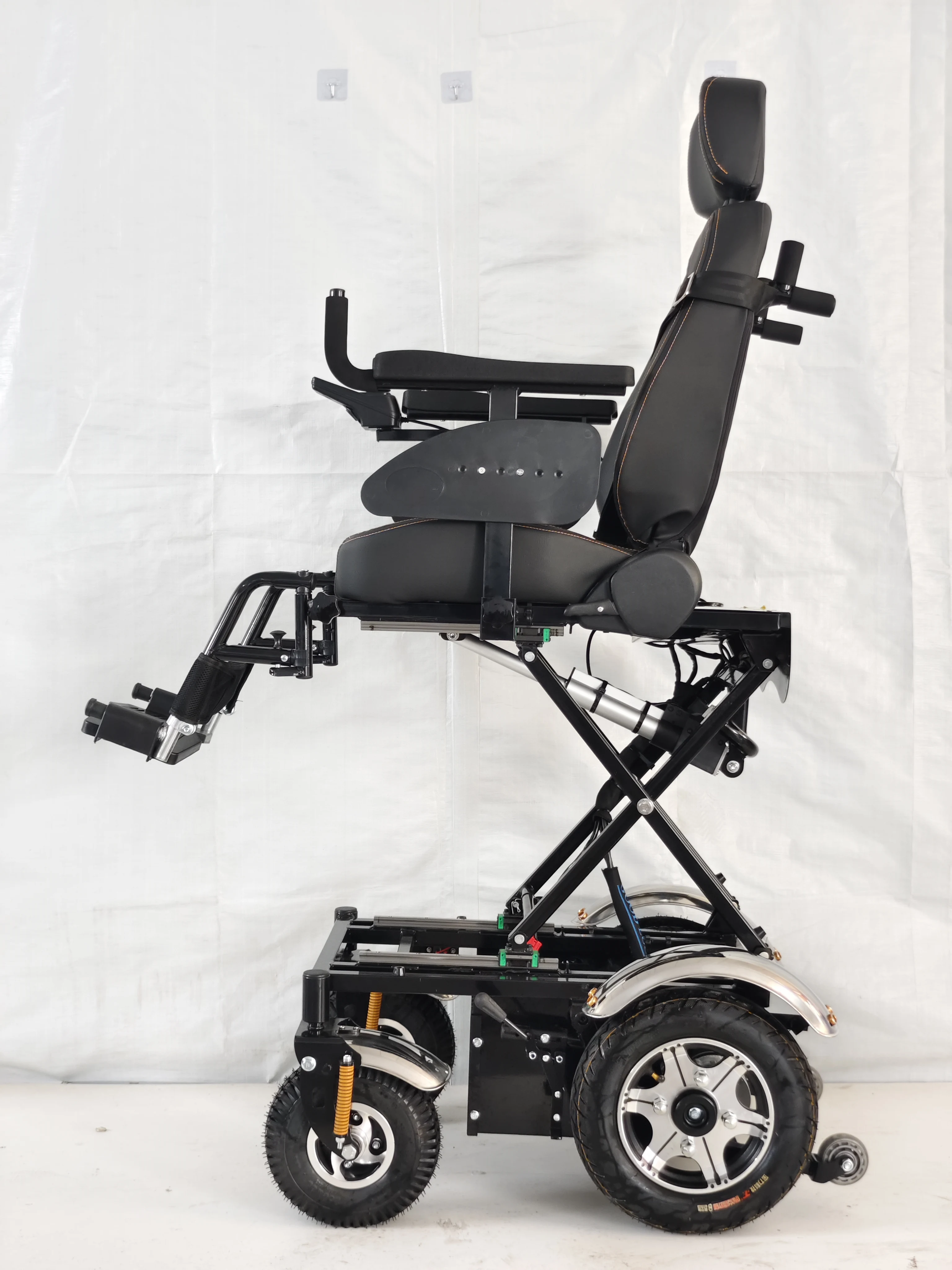 Electric Wheelchair Power Lift up Seat Wheelchair 24V 32A lead-acid Battery life 20-25km