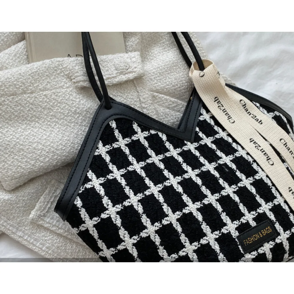 Fashion Handbag 2024 New Trendy Women's One Shoulder Large Capacity Plaid Scarf Tote Bag_voghion.com