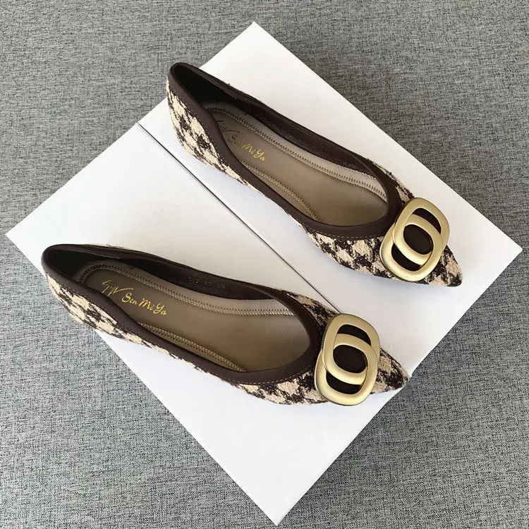 נעלי קיץ לנשים עם קצה מחודד לנשים 2025 שחורות מותג יוקרתי נעליים שטוחות סיטונאיות מגמה 39 אופנה