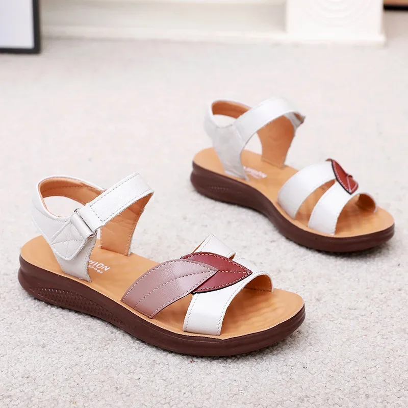 New genuine leather soft sole comfortable sandals with leaf logo Mom's shoes Women's sandals Office hiking Summer hot selling