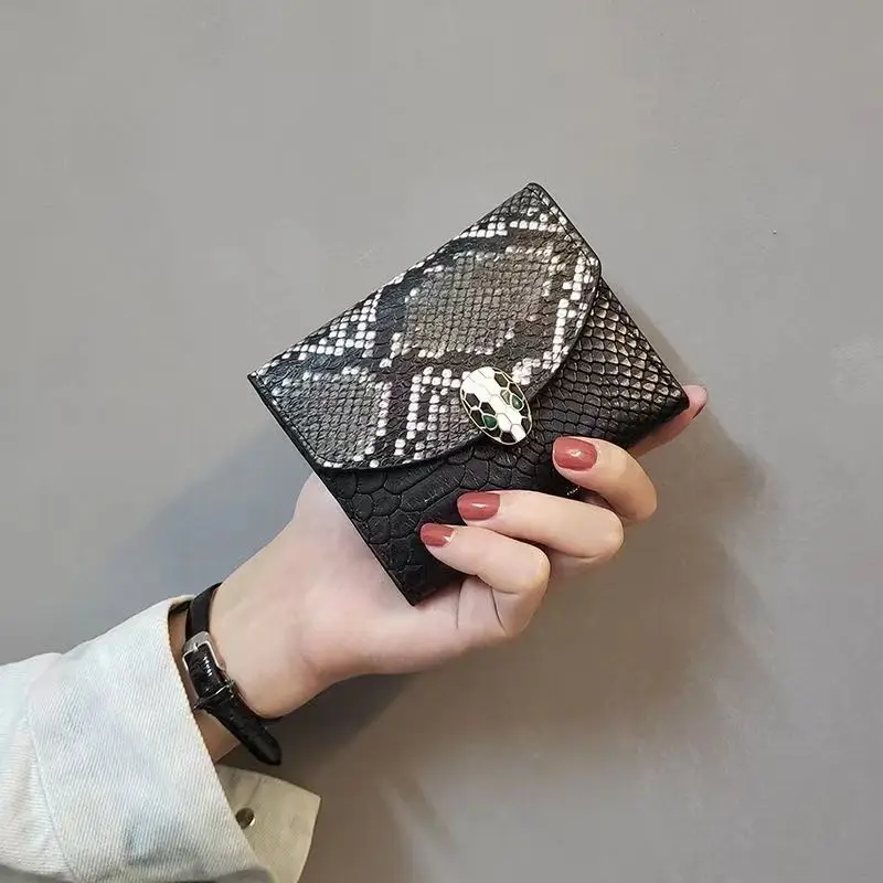 Women's Wallet with Retro Design Large Capacity Wallet Multiple Card Slots Mini Card Bag Women's Multifunctional Hand-held Bag - 4