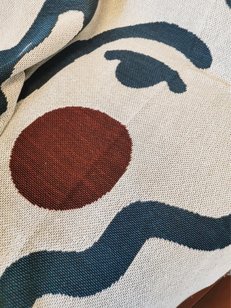 Description Picture 5 of itemTextile City Abstract Face Tassel Throw Blanket Ideal for Indoor Couch Decoration and Outdoor Picnics 130x160cm