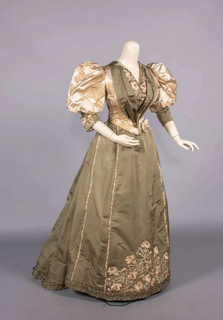 1895s Dinner Dress Victorian Historical Royal Court Floral Puff Sleeve Ball  Gown | eBay