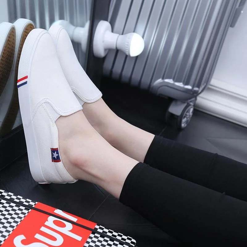 Unisex brand women shoes flats Canvas Women Vulcanize Shoes fashion casual shoes woman sneakers Solid Shallow plus size 35-44