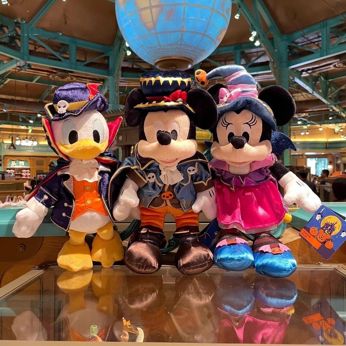 

Shanghai Disney Halloween Mickey Minnie Donald Duck Chip and Dale Plush Dolls Children's Collectible Gift