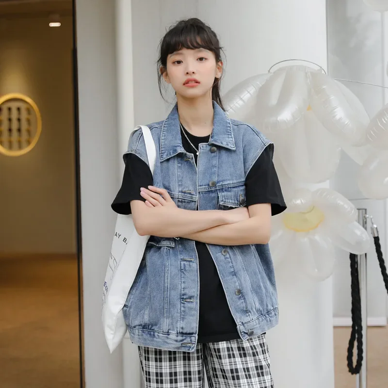 Рисунок 5 - Женский джинсовый жилет в стиле ретро