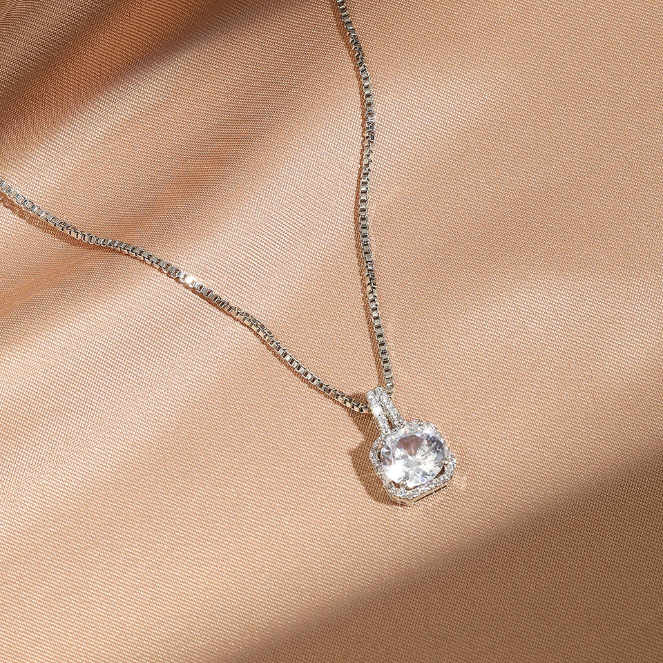 Necklace styling