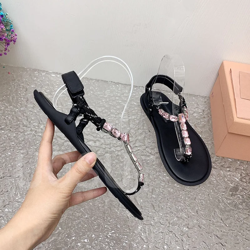 New Designer Roman Flat Women Clip Toe Woven Sandals Crystal T Sandals Outdoor Banquet  Calfskin Leisure Ladies Beach Shoes
