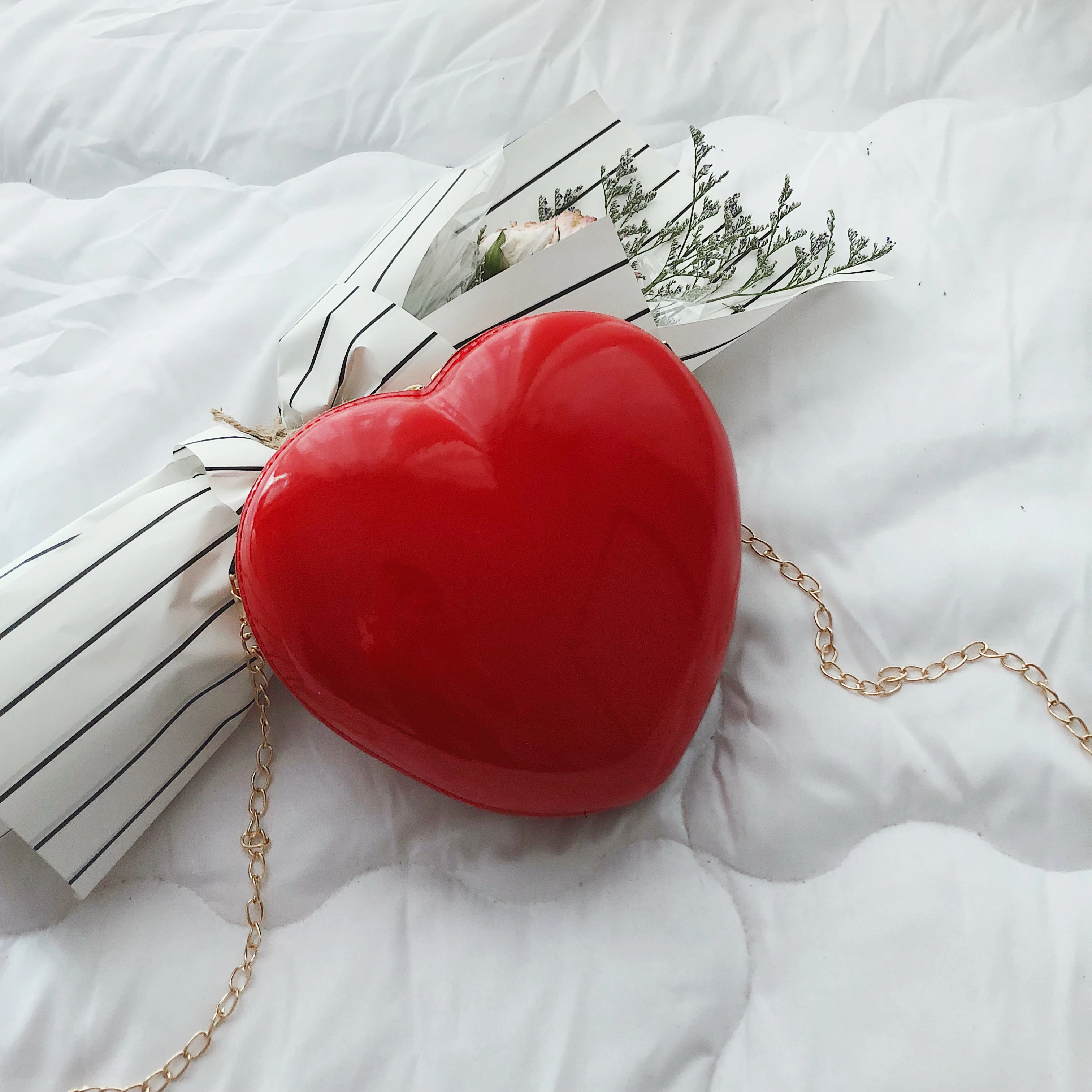 다양한 스타일의 주얼리 제작을 위한 금속 벌크 체인 14K 금도금 황동 스풀 체인, DIY 목걸이 및 팔찌 재료 도매 10 금속 체인 장식 하트 모양 단색, 지퍼 달린 여성 크로스 바디 백, 외출용 패션, 발렌타인 데이