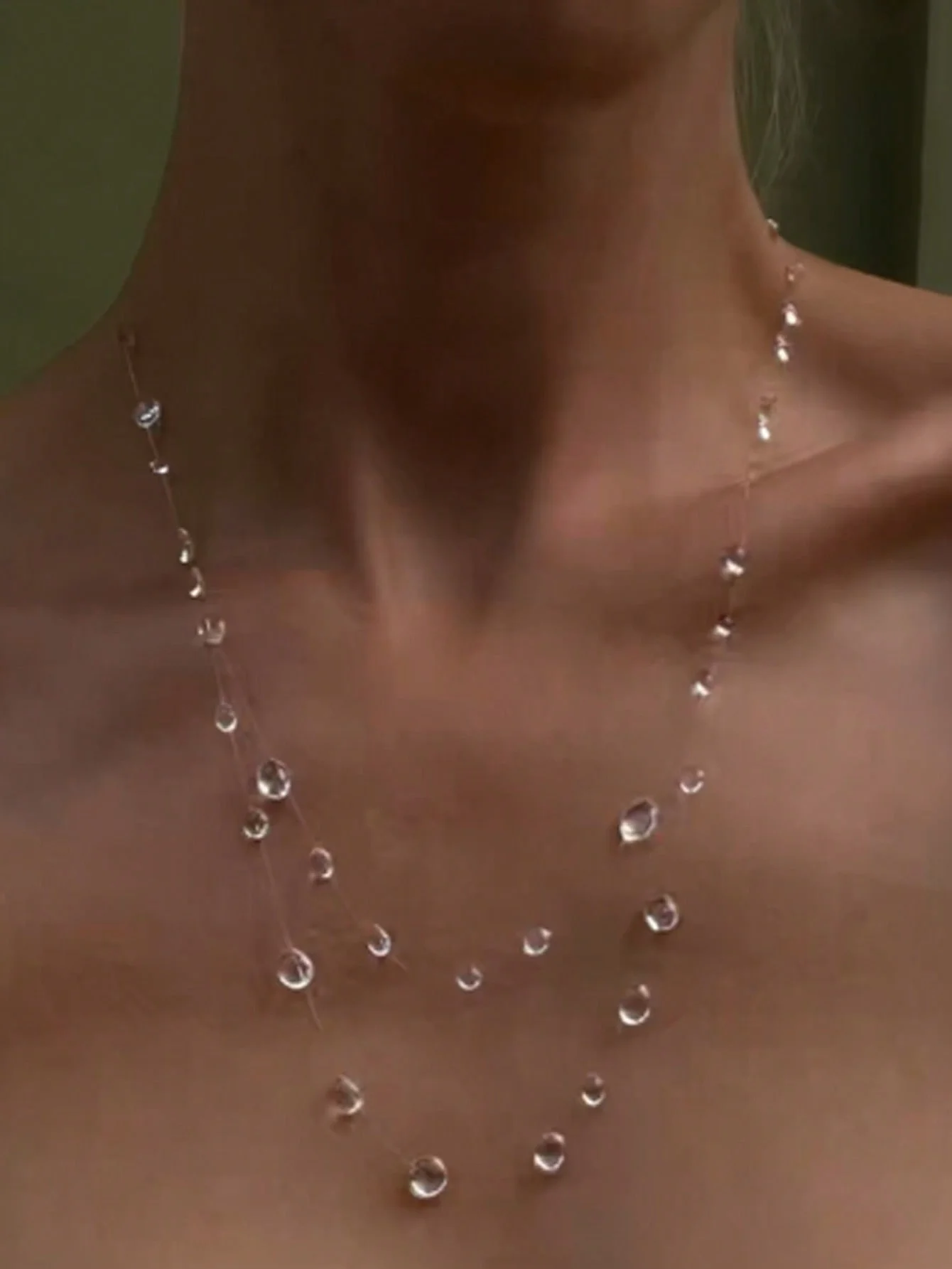 Collar con borla y gota transparente