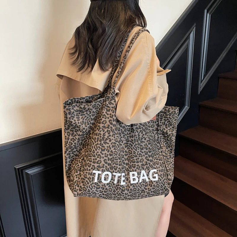 Womens Cheetah Leopard Print Tote Bag Large Capacity Shoulder Bag Weekender Bag for Work Beach Travel and Shopping Grocery