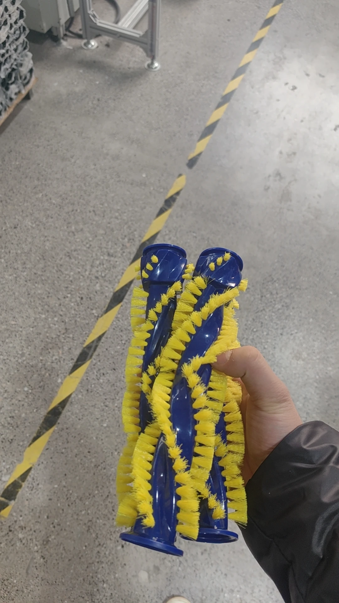 Ролик с твердой щетиной для пылесоса