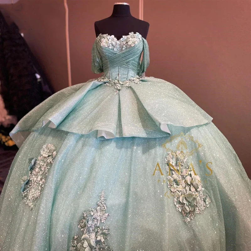 Luxury Plunging Light Green Quinceanera Dresse with Width Straps