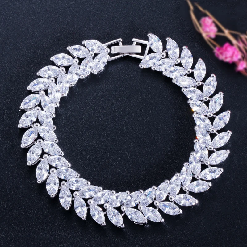 CWWZircons 2022 Luxury Jewelry AAA High Quality Cubic Zircon Leaf Shape Vintage Bride Wedding Bracelet Bangle for Women CB140