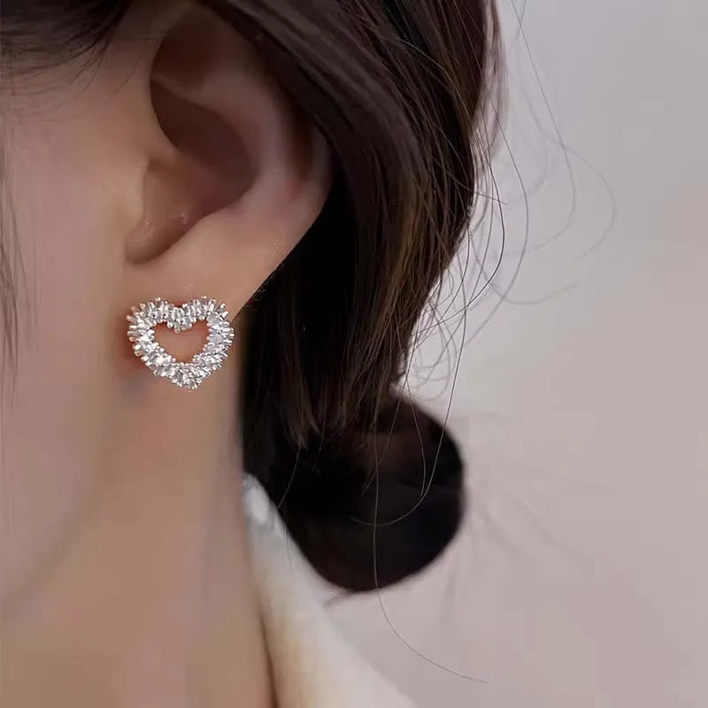 ピアス VALENTINO SS25 COEUR  EARRINGS (6W2J0Y10MJP R4X) Coeur Royal Earrings In Metal And Enamel for Woman in Gold