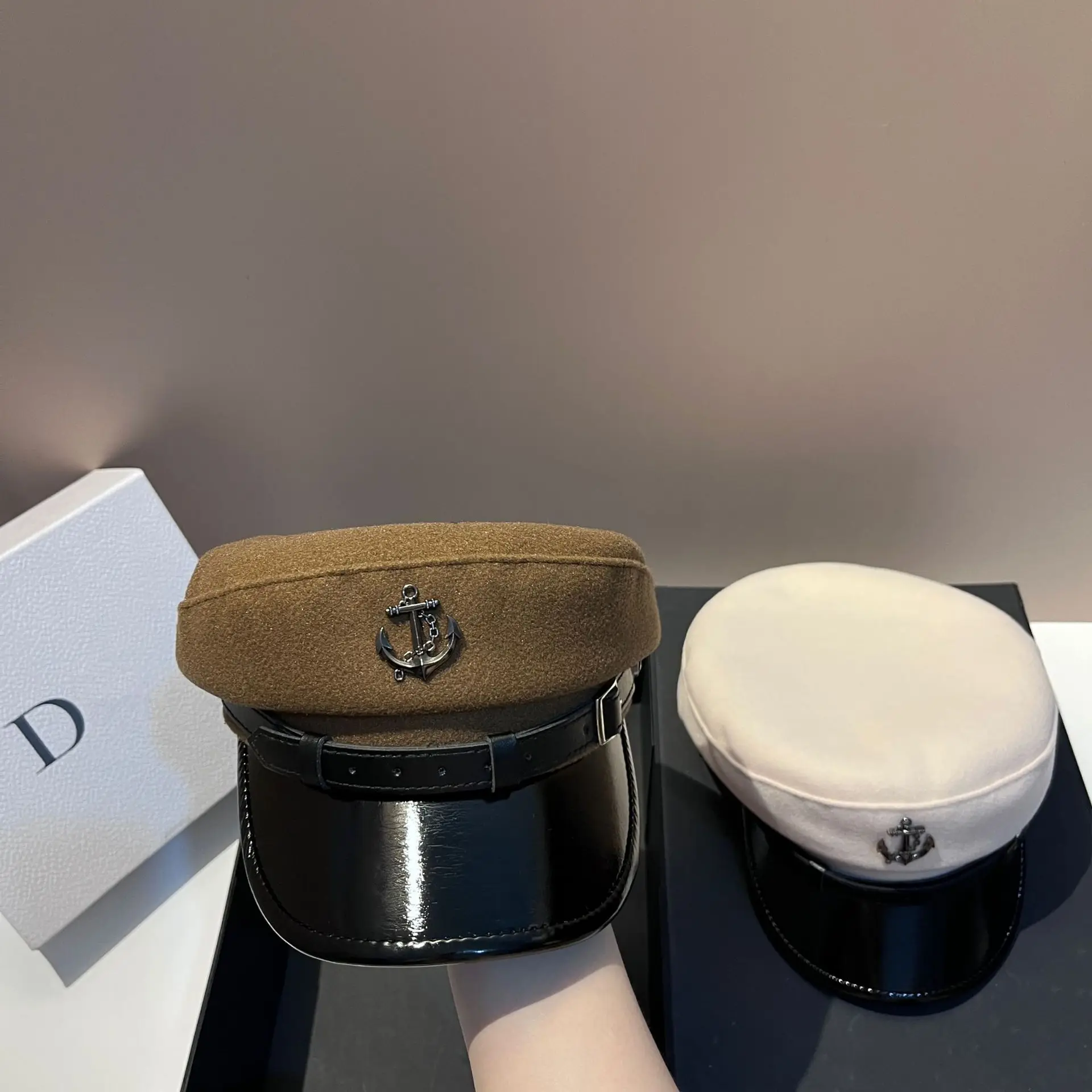 Nouvelle ceinture en laine, chapeau bleu marine, luxe léger européen et américain, mode, cuir anti-âge, casquette chaude, chapeau de journal pour femme_voghion.com