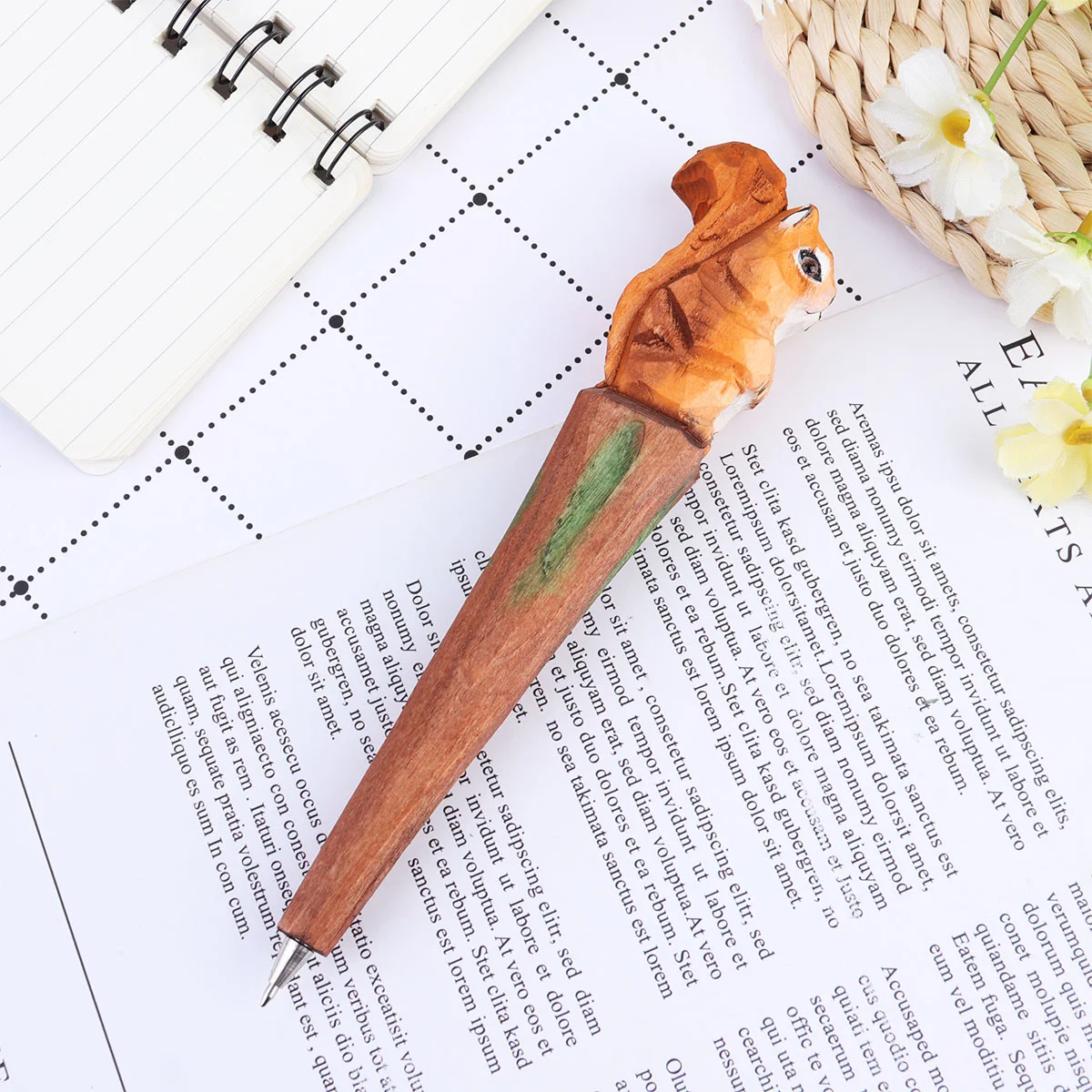 Pure Handmade Wood Carving Animal Pen Creative Wood Carving Squirrel Ballpoint Pen Replaceable Refill Gel Pen for Students for bose 700 qc25 creative live2 akg y50 y50bt earphones replaceable lightning to qc25 upgrade cable