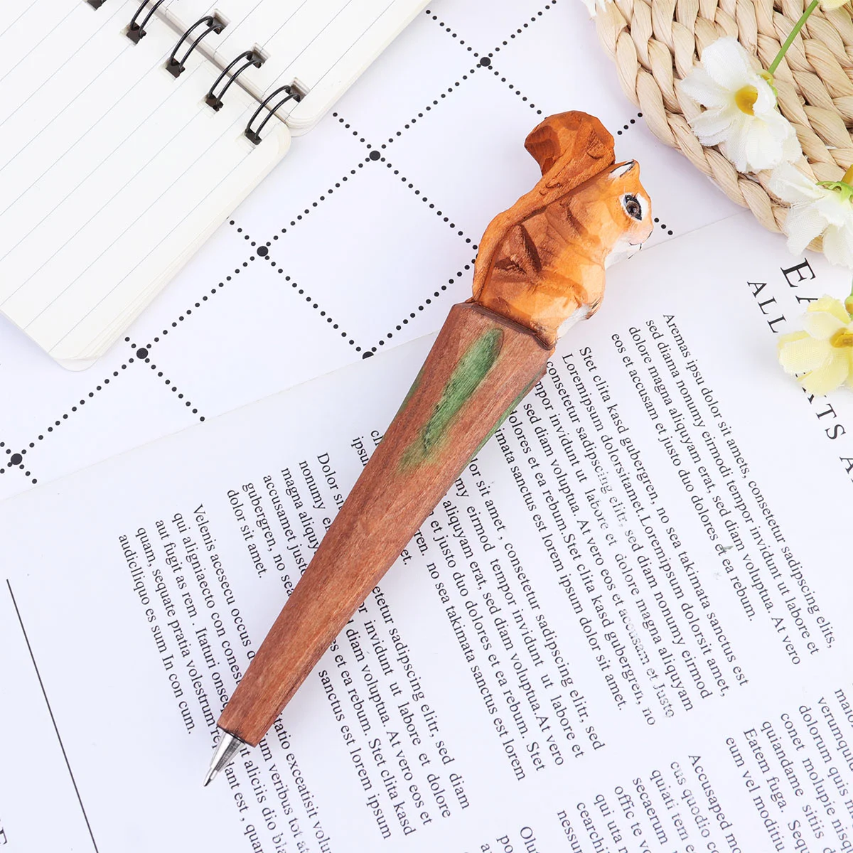 

Pure Handmade Wood Carving Animal Pen Creative Wood Carving Squirrel Ballpoint Pen Replaceable Refill Gel Pen for Students