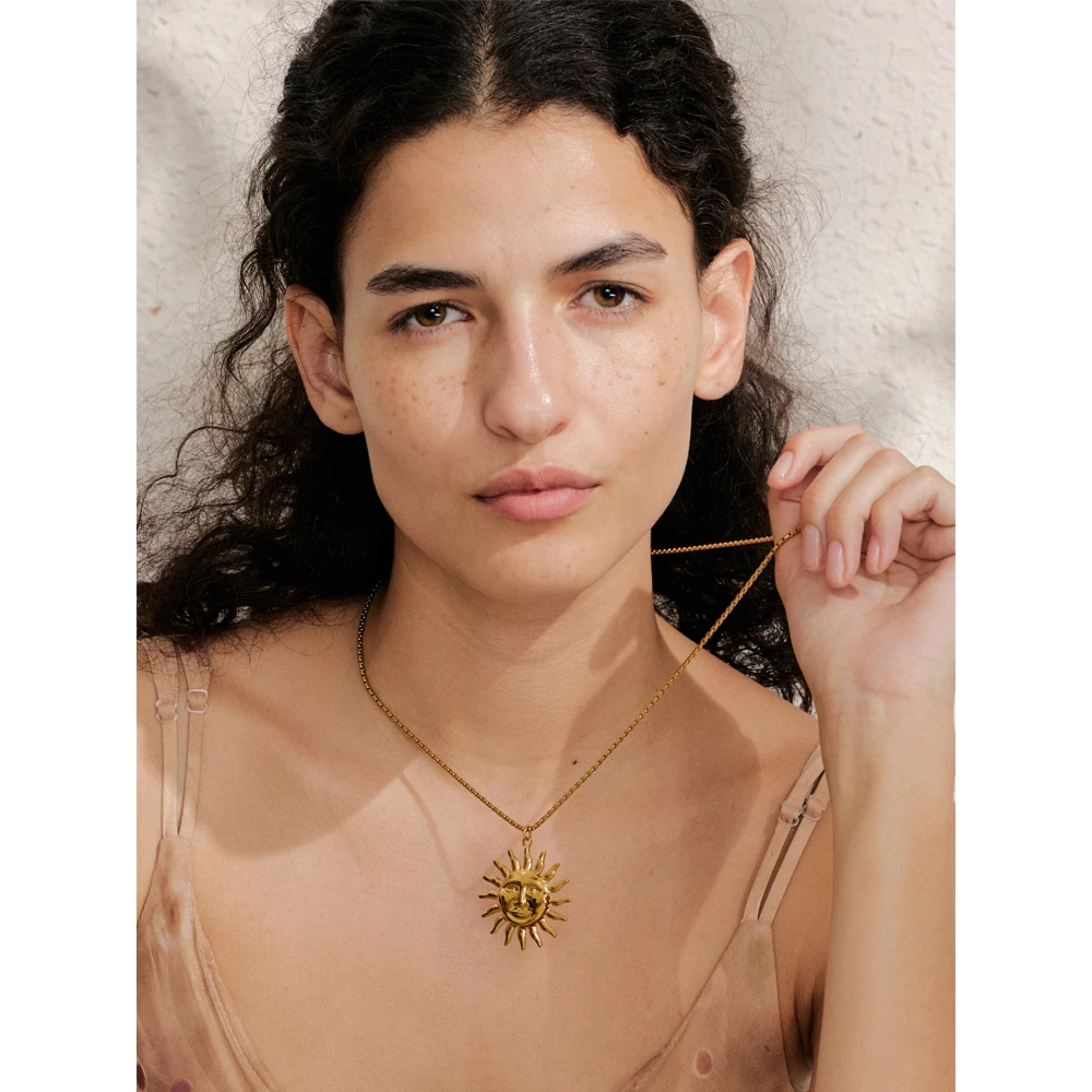 Yhpup 18K Gold Pendant Necklace