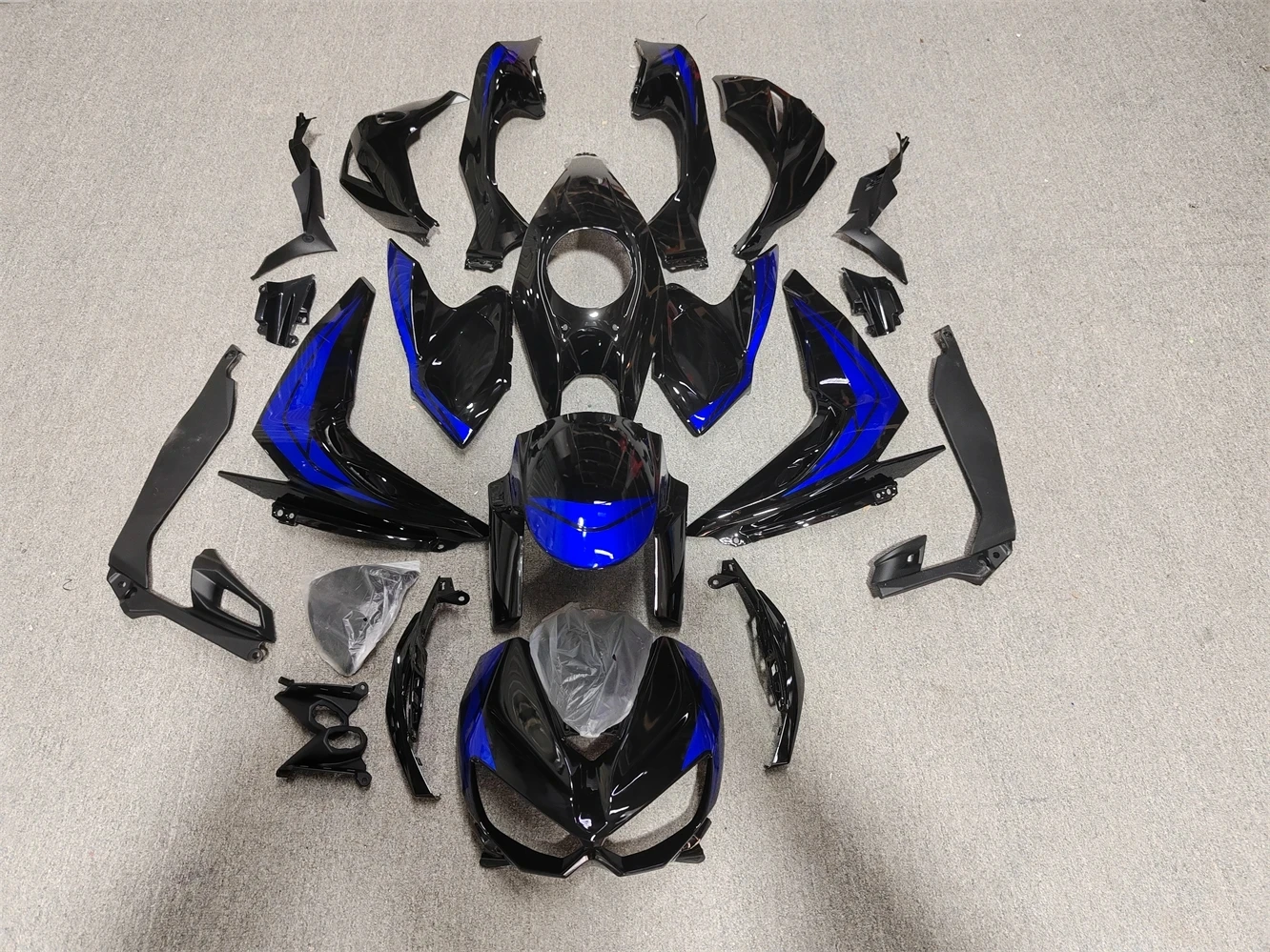 

Новый комплект обтекателей из АБС-пластика, подходит для Ninja Z1000 2014 2015 2016 2017 2018 2019 14 15 16 17 18 19, комплект кузова черного и синего цвета