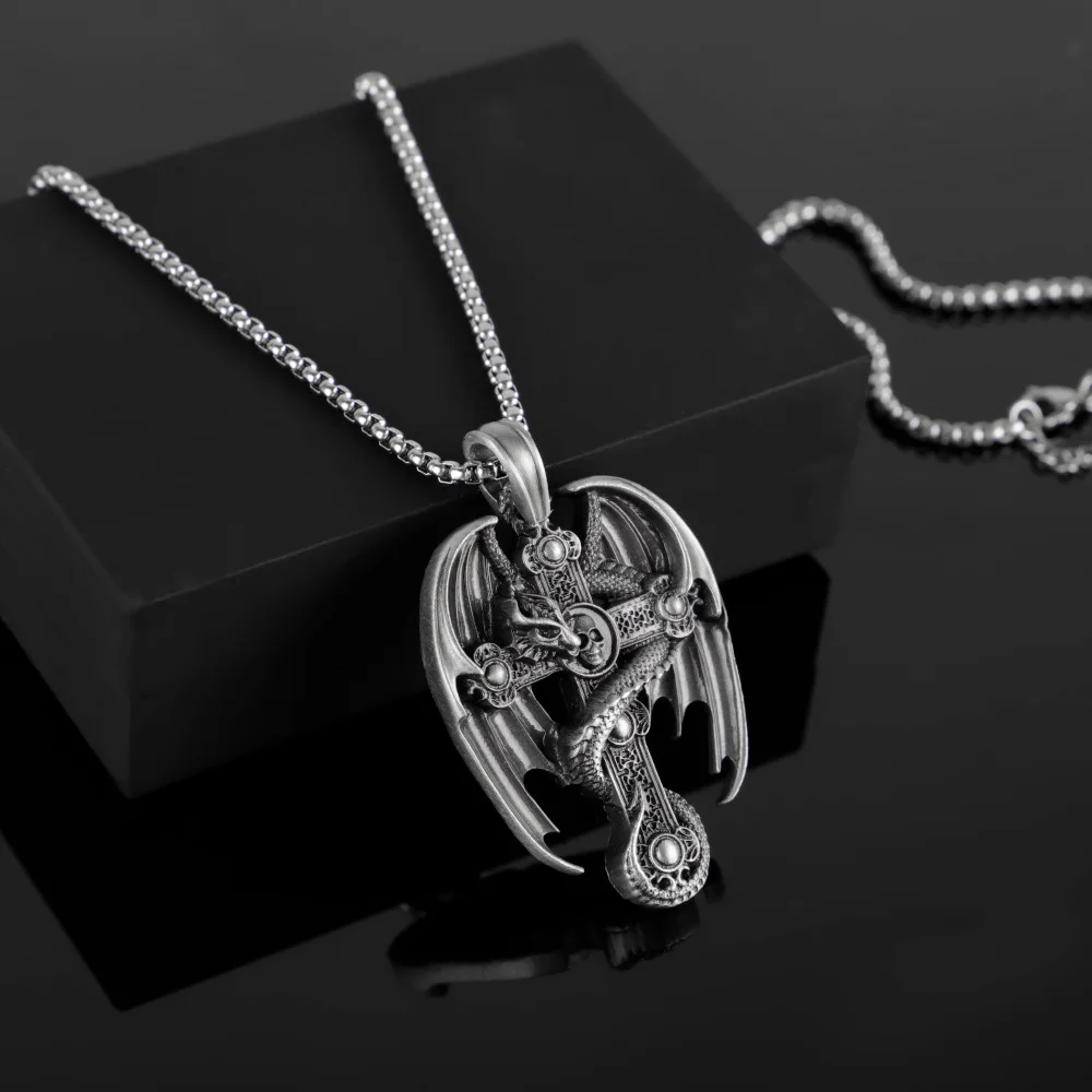 2022 Fashion Trend Titanium Steel Skull Necklaces Personality Street Hip Hop Flying Dragon Pendant Necklace For Men And Women