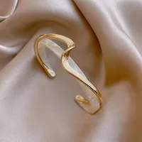 White Shellfish Bracelets Board Bend Metal Bangles Womens Hand Bracelets Geometric C- shaped Opening Bracelets Jewelry Gifts 2