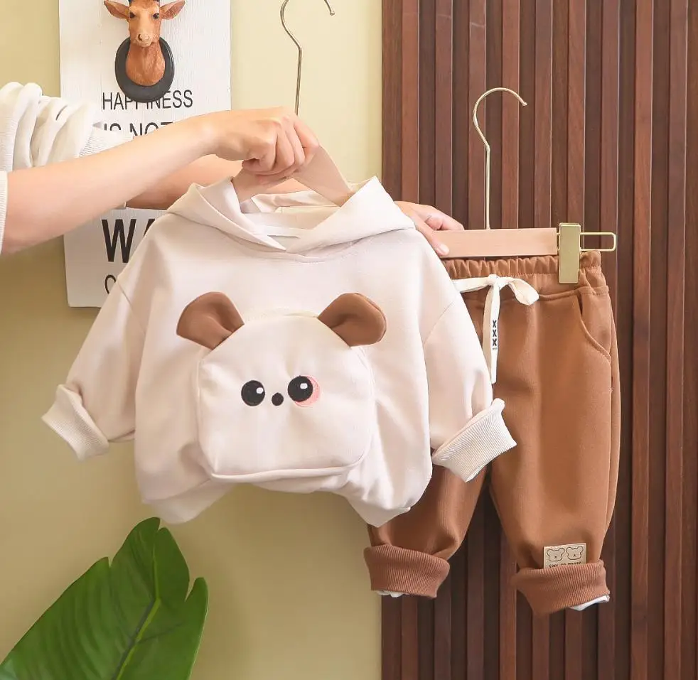 

Изысканная одежда для малышей 2024, модная толстовка с капюшоном и рисунком медведя, футболка и штаны, комплекты для малышей, детская одежда для мальчиков