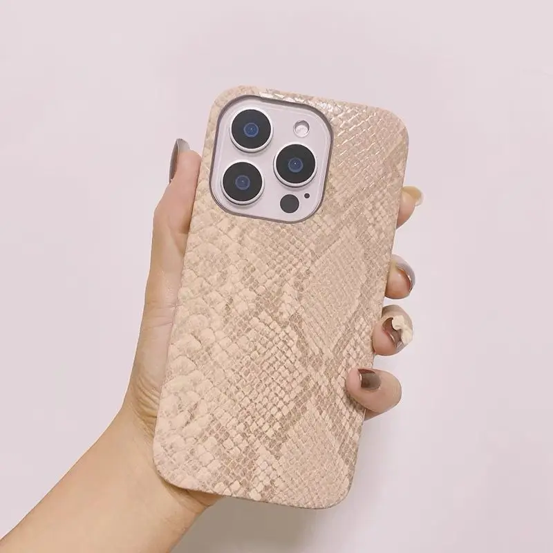 thumbnail image 1 of Funda de teléfono de silicona suave con textura de serpiente elegante y lujosa para iPhone 11 12 13 14 15 16 Pro MAX Plus X XS XR 8 Funda blanca y rosa, 1 of 5