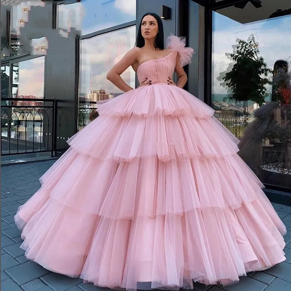 

2023 Light Pink Quinceanera Dresses Straps Lace Applique Sweep Train Off the Shoulder Tulle Satin Custom Made Sweet 15 16 Prince