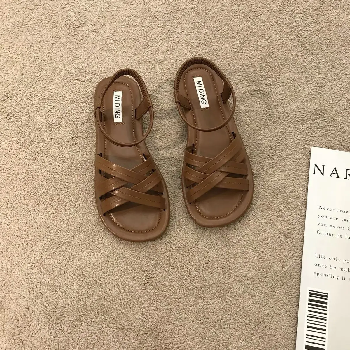 

Модные сандалии на плоской подошве для женщин, новые летние пляжные сандалии с мягкой подошвой в римском стиле, сандалии с прямой задней лямкой