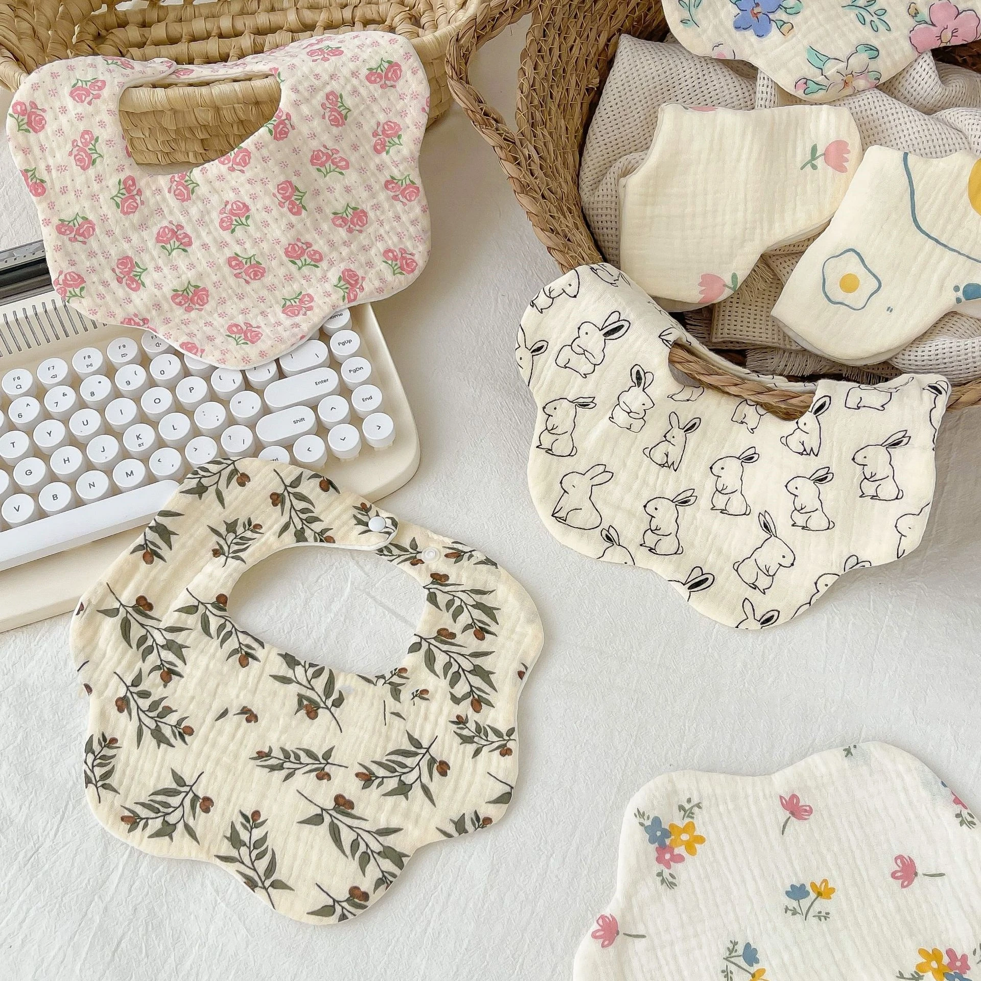 Cotton Gauze Print Baby Bibs New Wave Absorbent Saliva Towel Newborn Burp Cloths Bandana Scarf for Boys Girls Feeding Drool Bib
