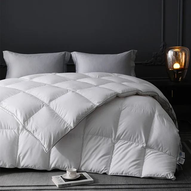 couette blanche authentique en duvet d'oie hypoallergénique - pur rembourrage en duvet de 95%, respirant et sommeil ininterrompue, taille Queen 4