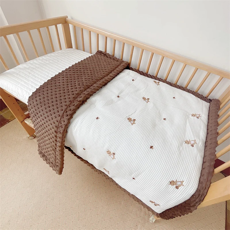 Yuan Frost baby baby Waffle cotton embroidered thickened by autumn and winter bean velvet soothing cartoon quilt cover