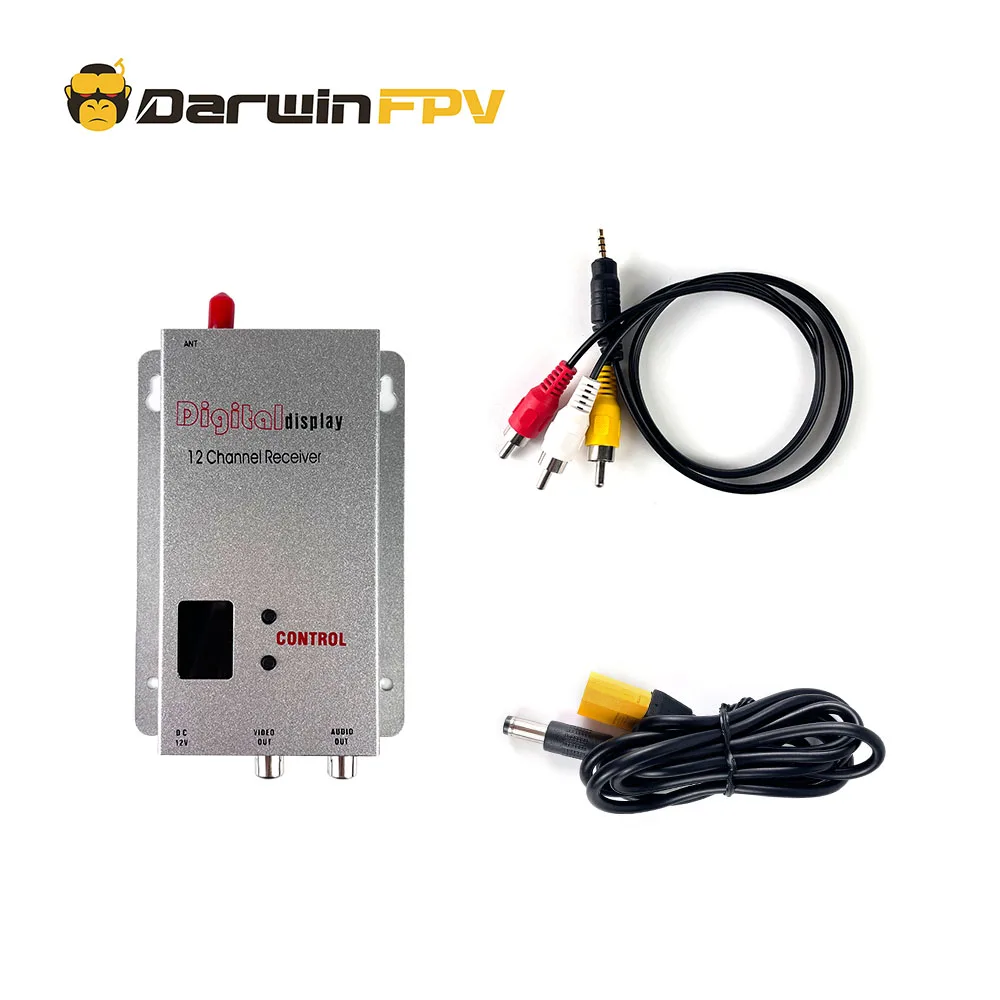 Kit émetteur-récepteur RC 2.4G pour drone FPV, antenne incluse, sur fond blanc.