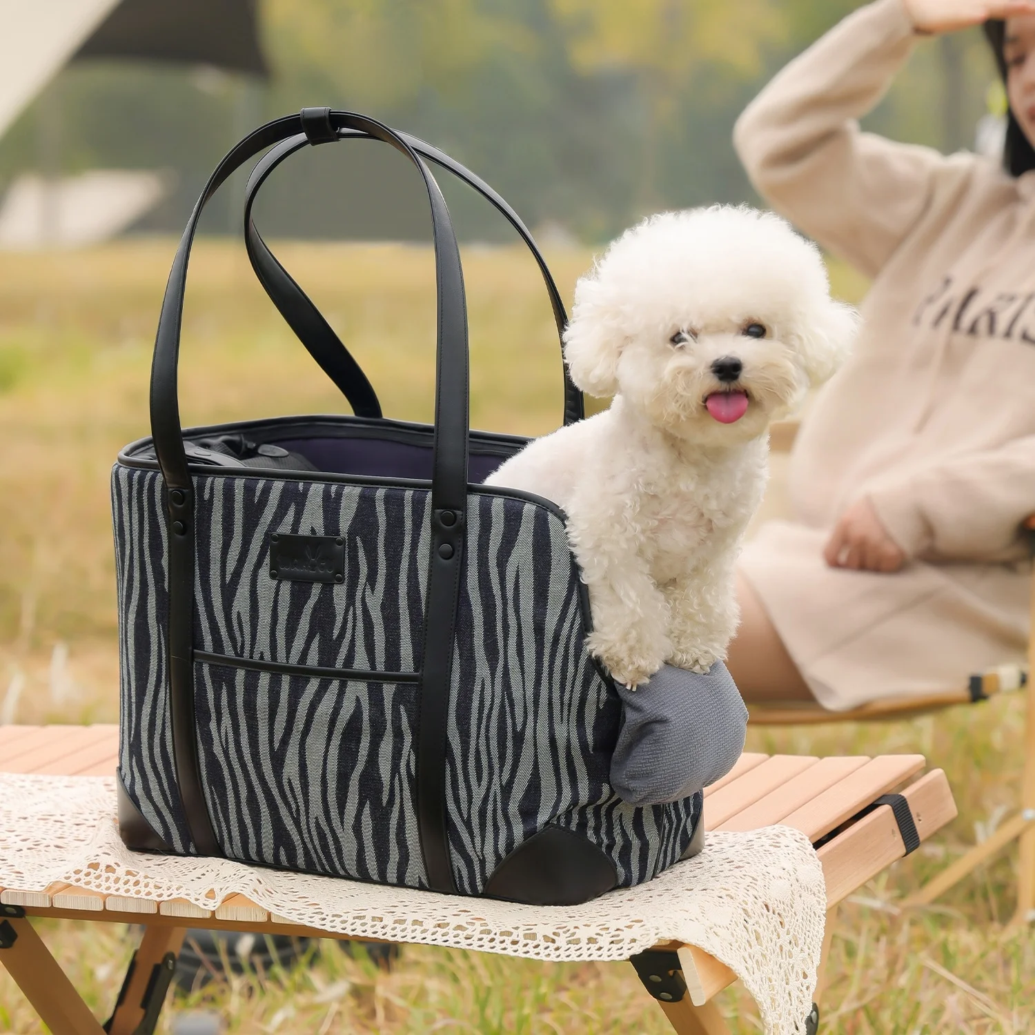 Stylish Pet Tote Bag Secure Harness Clip Large capacity breathable cat soft sided carrier bag with pillow pet Purse Carrier